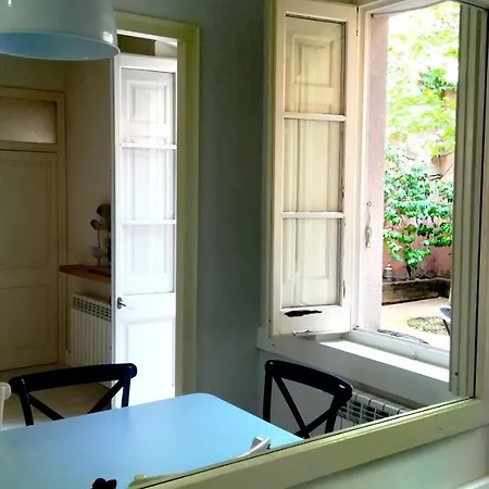 Moll House, The 3*
